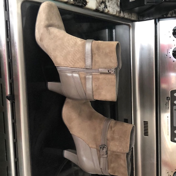 Boots - Picture 3 of 5